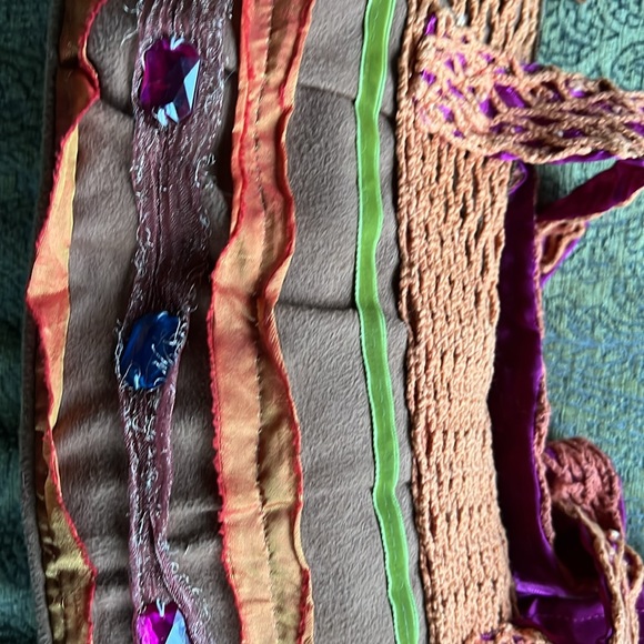 Handcrafted multi-textured purse - Picture 3 of 15